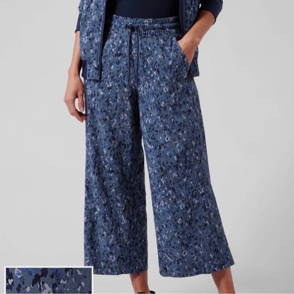 Athleta Avenue Wide Leg Crop Pants Chrome Blue. Size 2 Petite
